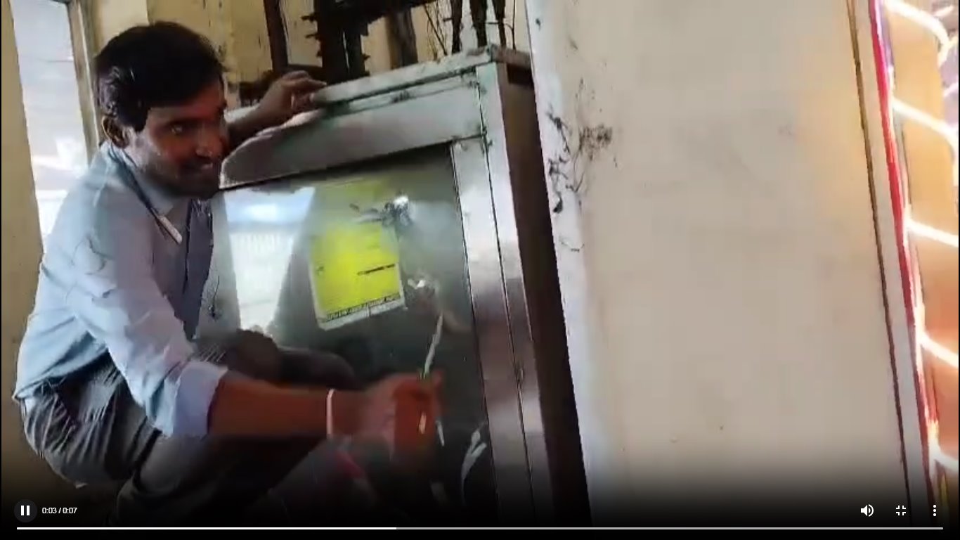 राजधानी के रेलवे स्टेशन में लगी लिफ्ट में बच्चे सहित कई यात्री फंसे... मची अफरा-तफरी