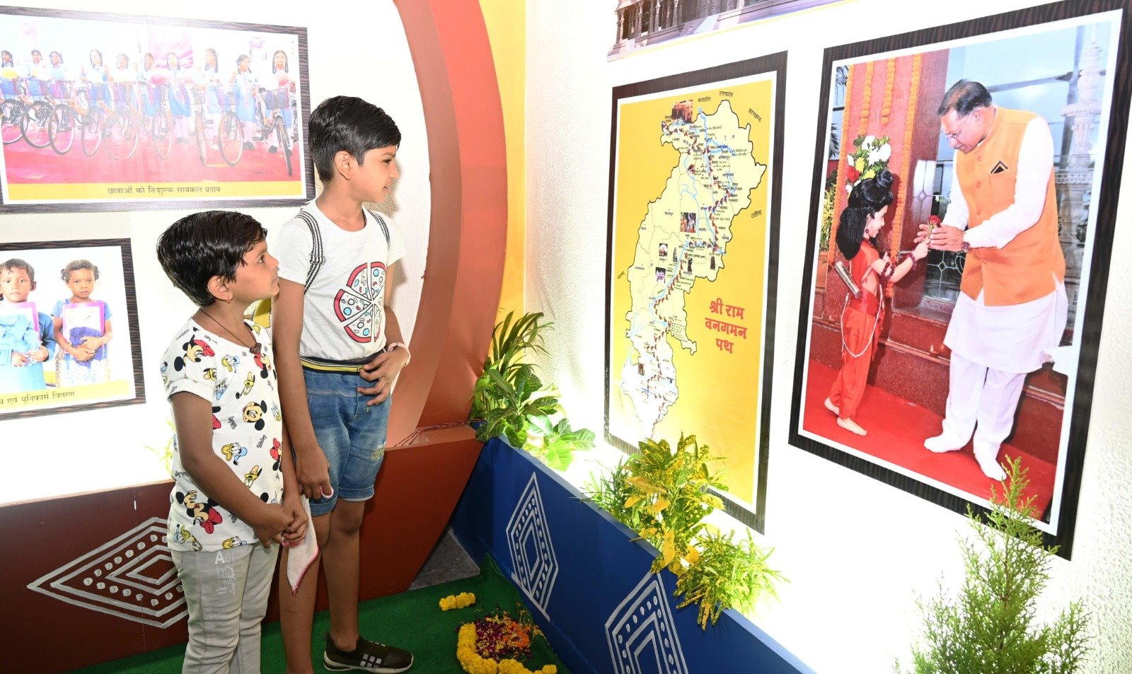 फोटो प्रदर्शनी..... बच्चों ने सामान्य ज्ञान क्विज प्रतियोगिता में बढ़-चढ़कर लिया भाग