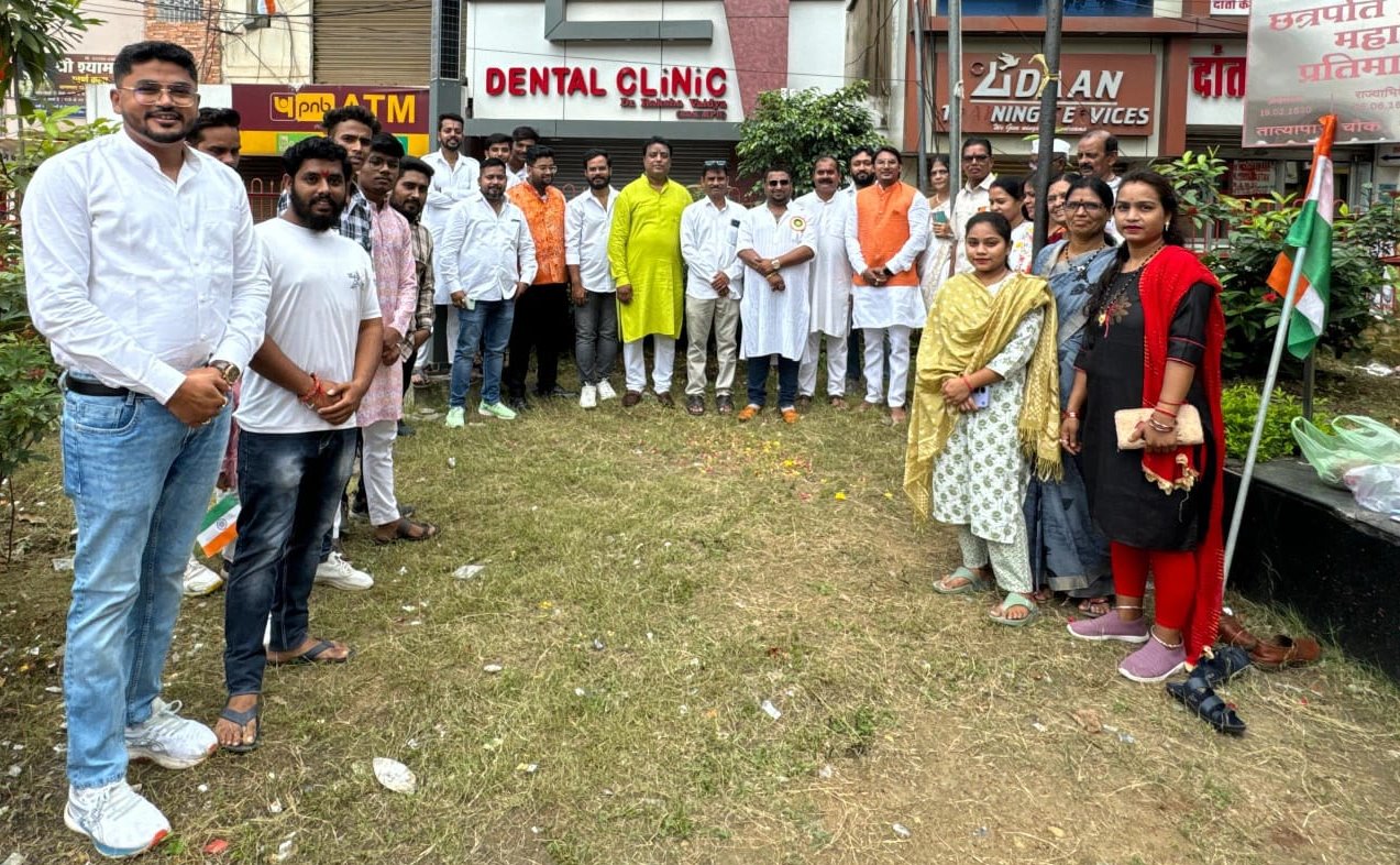  मराठा समाज ने किया समाज के पुलिस कर्मियों को सम्मान