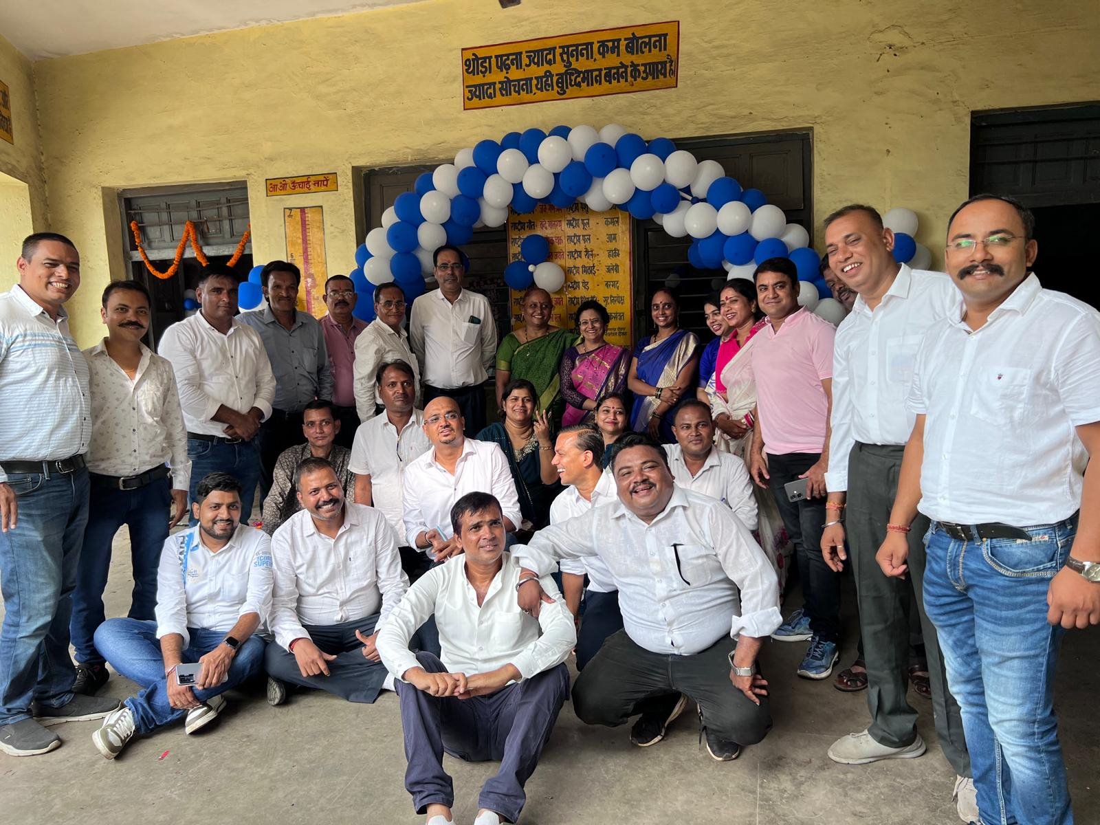  मिलन समारोहः  27 साल बाद अपने शिक्षकों से मिले कुसुम ताई दाबके स्कूल के छात्र