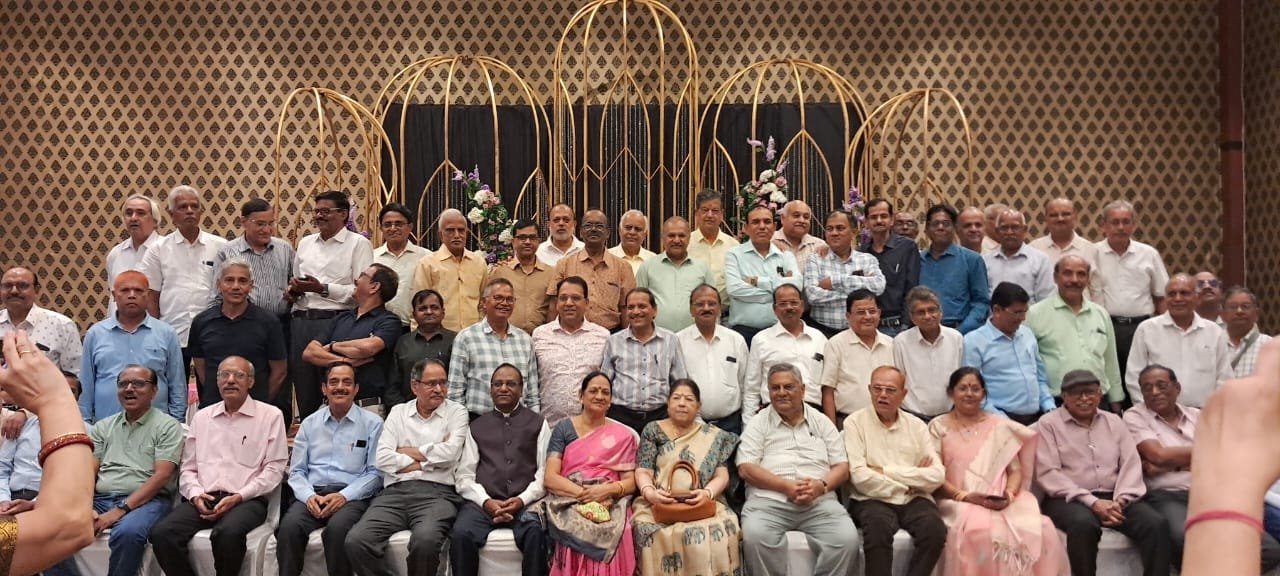 बिजली विभाग के सेवानिवृत्त अधिकारियों का मिलन समारोह संपन्न