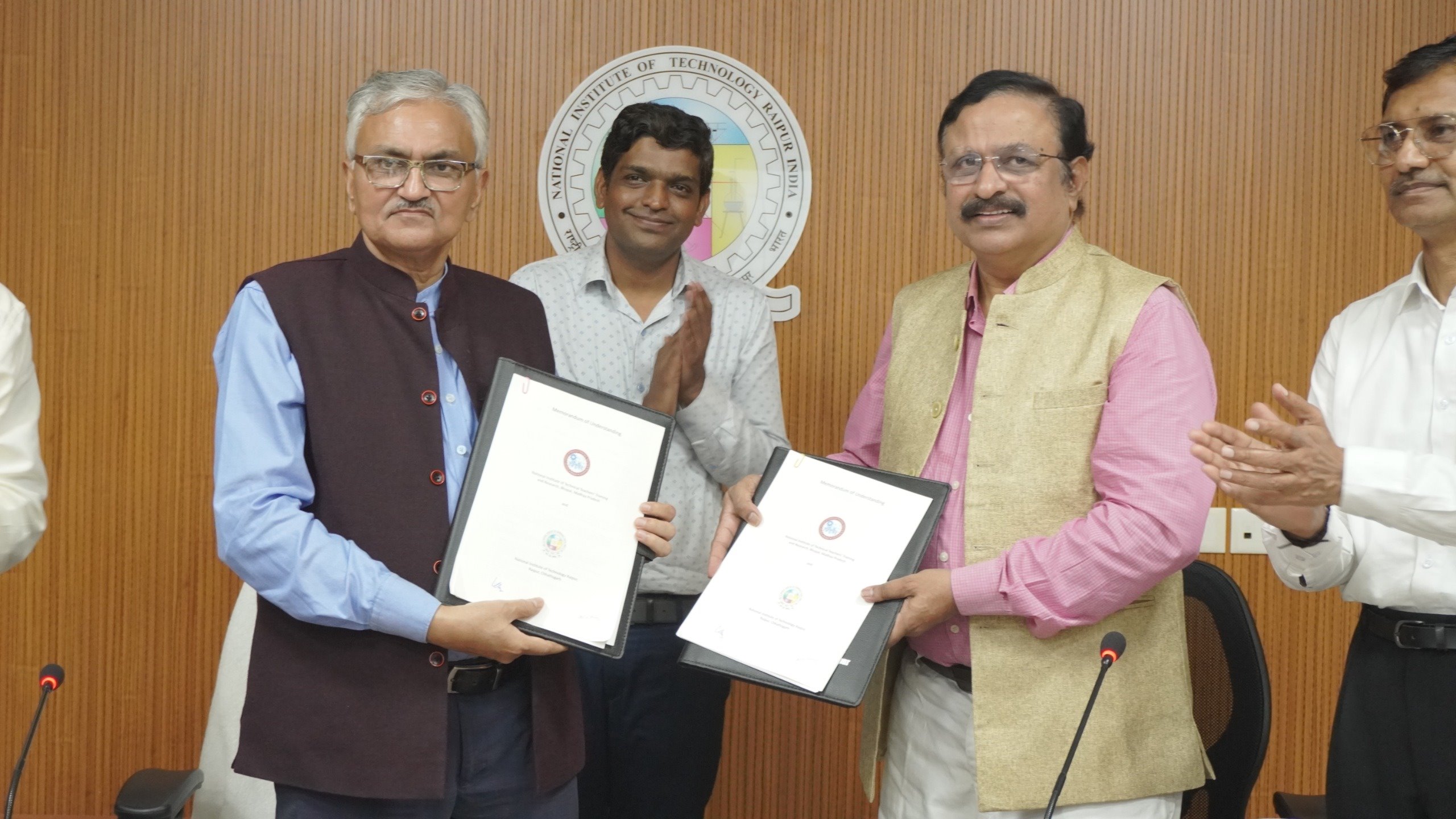 एनआईटी रायपुर और एनआईटीटीटीआर भोपाल ने संस्थागत सहयोग के लिए किया समझौता