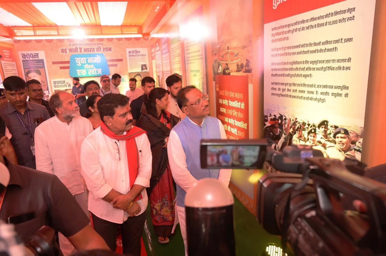 मुख्यमंत्री विष्णु देव साय ने जनसंपर्क की प्रदर्शनी का किया शुभारम्भ