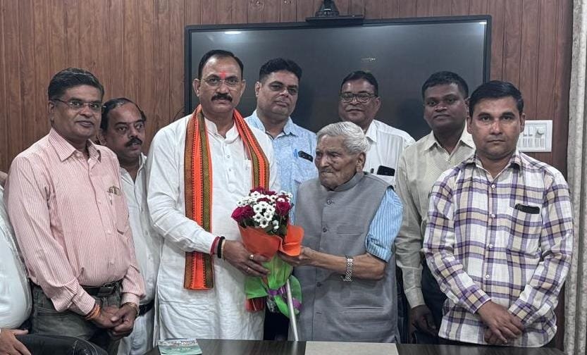 राजधानी के 91 वर्षीय बुजुर्ग ने समाजसेवा की दिखाई दिशा.... अस्पताल के लिए दान की अपनी जमीन