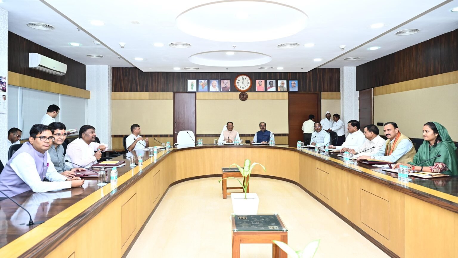 कैबिनेट ब्रेकिंग: कैबिनेट की बैठक हुई खत्म, इन एजेंडों पर लिया गया फैसला, पढ़िये
