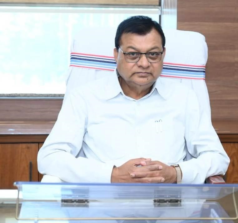 जिले में डेंगू के रोकथाम के लिए उठाएं प्रभावी कदम : मंत्री लखन लाल देवांगन