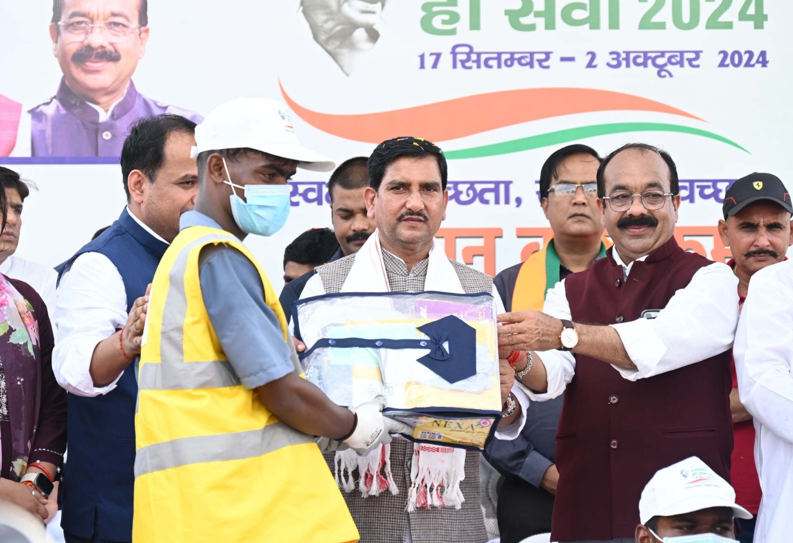 सफाई कर्मचारियों को किया सम्मानित, ईएसआईसी कॉर्ड और पीपीई किट भी बांटे