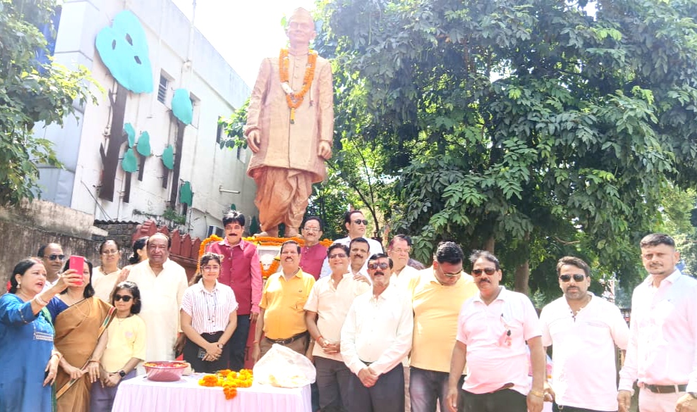  कायस्थ समाज ने धूमधाम से मनाई लाल बहादुर शास्त्री जयंती