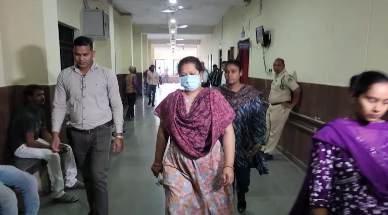 EOW ने सौम्या चौरसिया, मनोज सोनी और रोशन चंद्राकर को कोर्ट में किया पेश