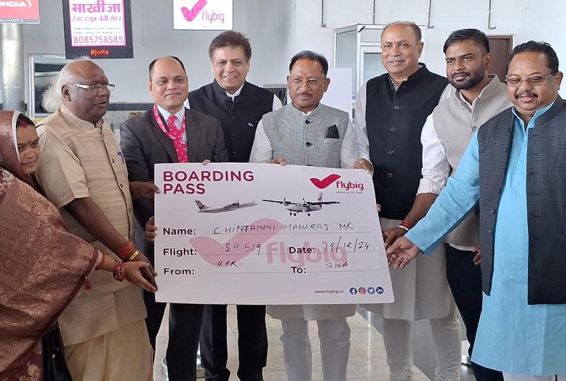 रायपुर-अंबिकापुर-बिलासपुर हवाई सेवा का स्वामी विवेकानंद विमानतल पर सीएम साय ने किया शुभारंभ