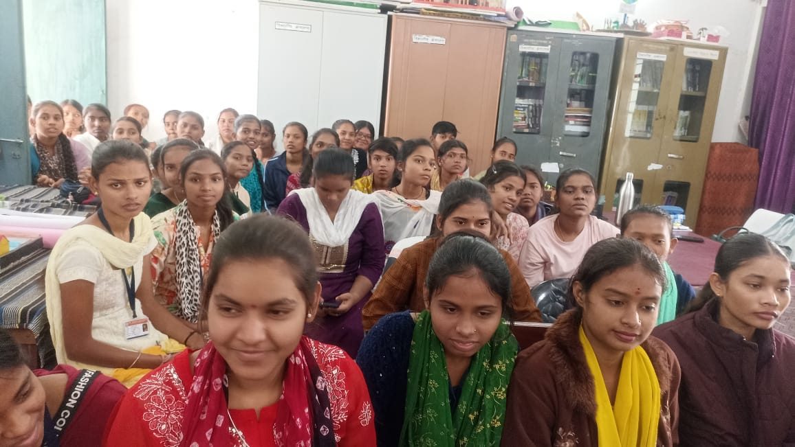 नवीन कन्या महाविद्यालय में सुशासन पर संगोष्ठी... वक्ताओं ने रखें विचार