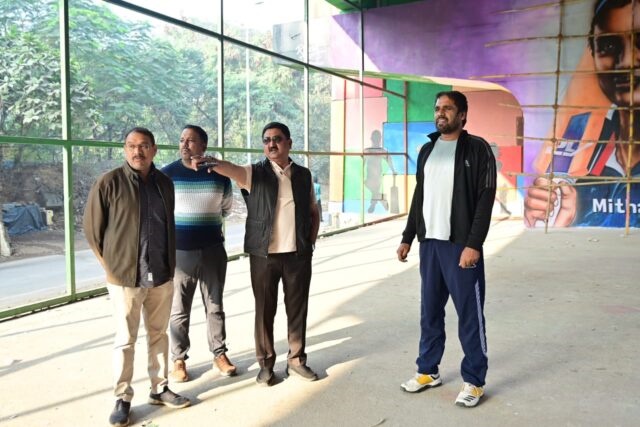 तेलीबांधा, पंडरी व फाफाडीह बॉक्स क्रिकेट काम्पलेक्स को लोकार्पण हेतु तैयार रखने के दिये निर्देश