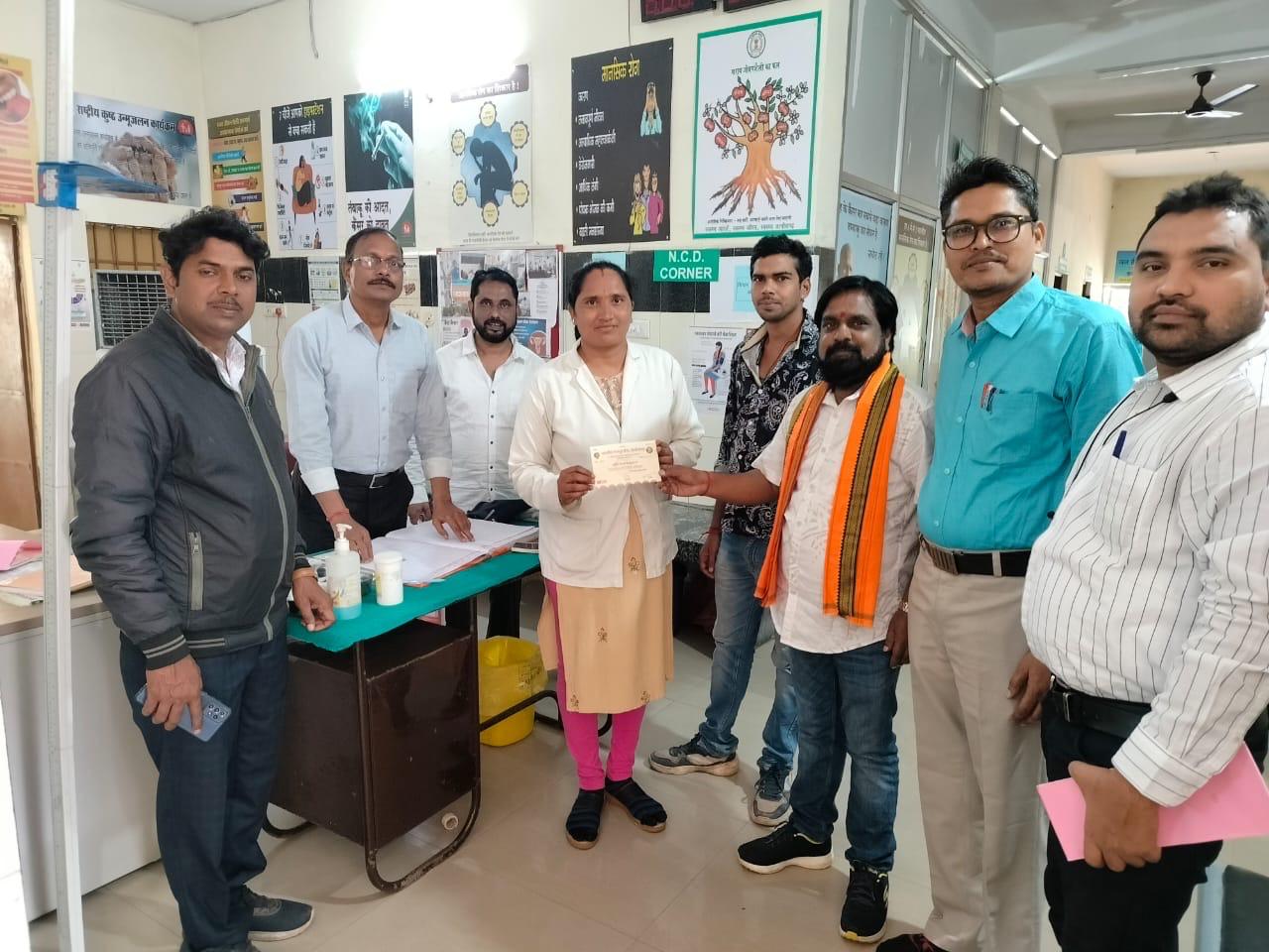 भारतीय मज़दूर संघ के निधि संग्रह अभियान... प्राथमिक स्वास्थ्य केंद्र देवपुरी से प्रारंभ