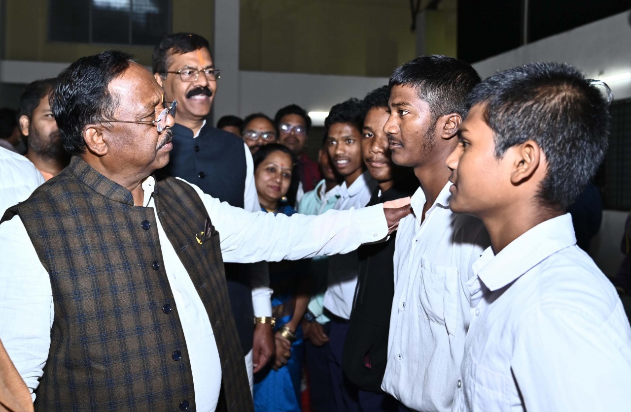 बेहतर भविष्य के निर्माण के लिए एकाग्रता और कठिन परिश्रम जरूरी: मंत्री रामविचार नेताम