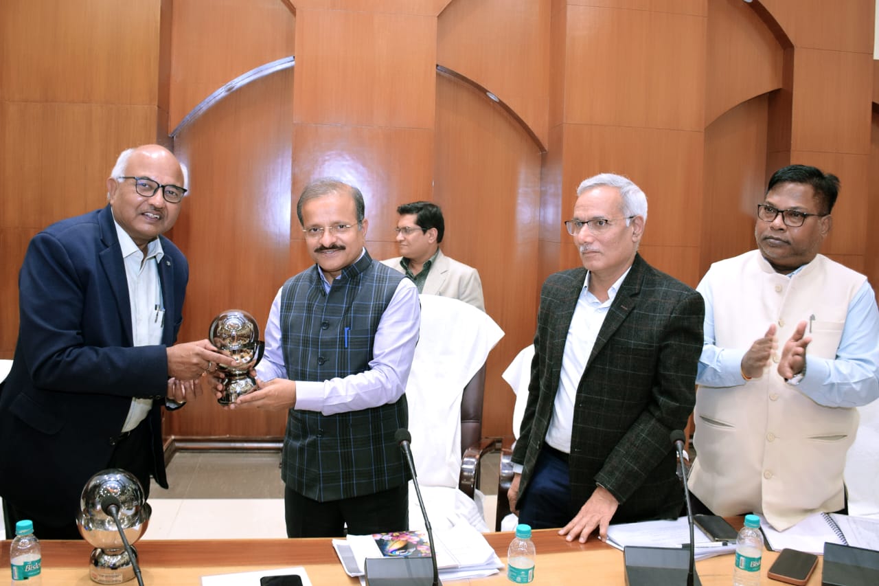 रेगुलेटरी एंड पॉलिसी मेकर्स रिट्रीट में छत्तीसगढ़....  बिजली उत्पादन कंपनी को सर्वाधिक पुरस्कार