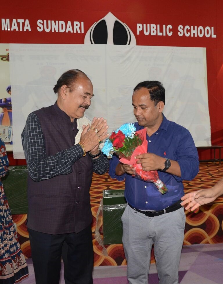 कार्यकाल के अंतिम क्षणों तक कार्य करना वाला अधिकारी कर्मवीर : कलेक्टर डॉ. गौरव सिंह