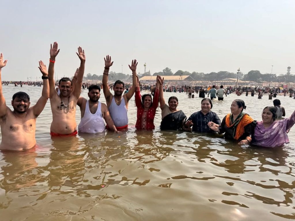 महापौर मीनल चौबे और 40 से ज्यादा पार्षदों ने महाकुंभ में लगाई आस्था की डुबकी