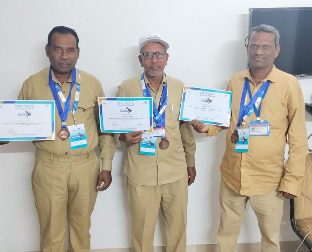 दिल्ली के राष्ट्रीय कार्यक्रम से लौटे बिजली कर्मियों ने कहा... लाइनमेन का ऐसा सम्मान कल्पना के बाहर  