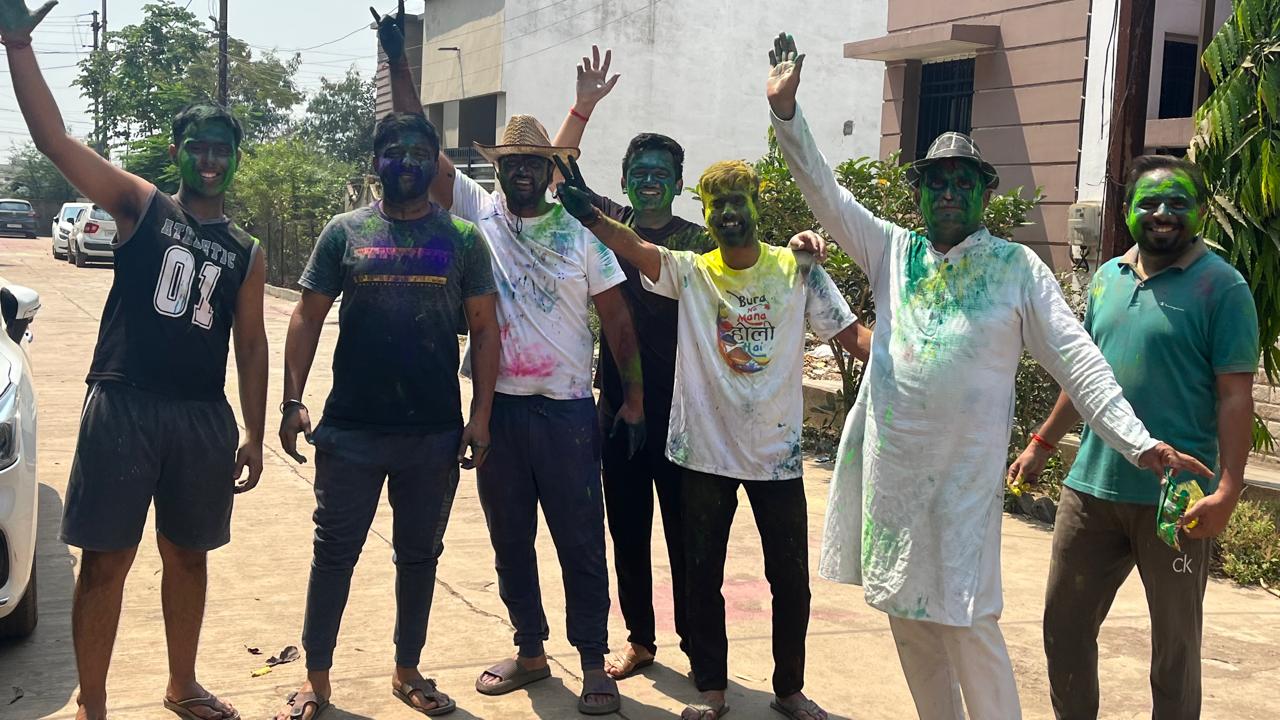 छत्तीसगढ़ में हीट वेव का अलर्ट, 40 डिग्री तापमान में रायपुर में खेली जा रही है होली