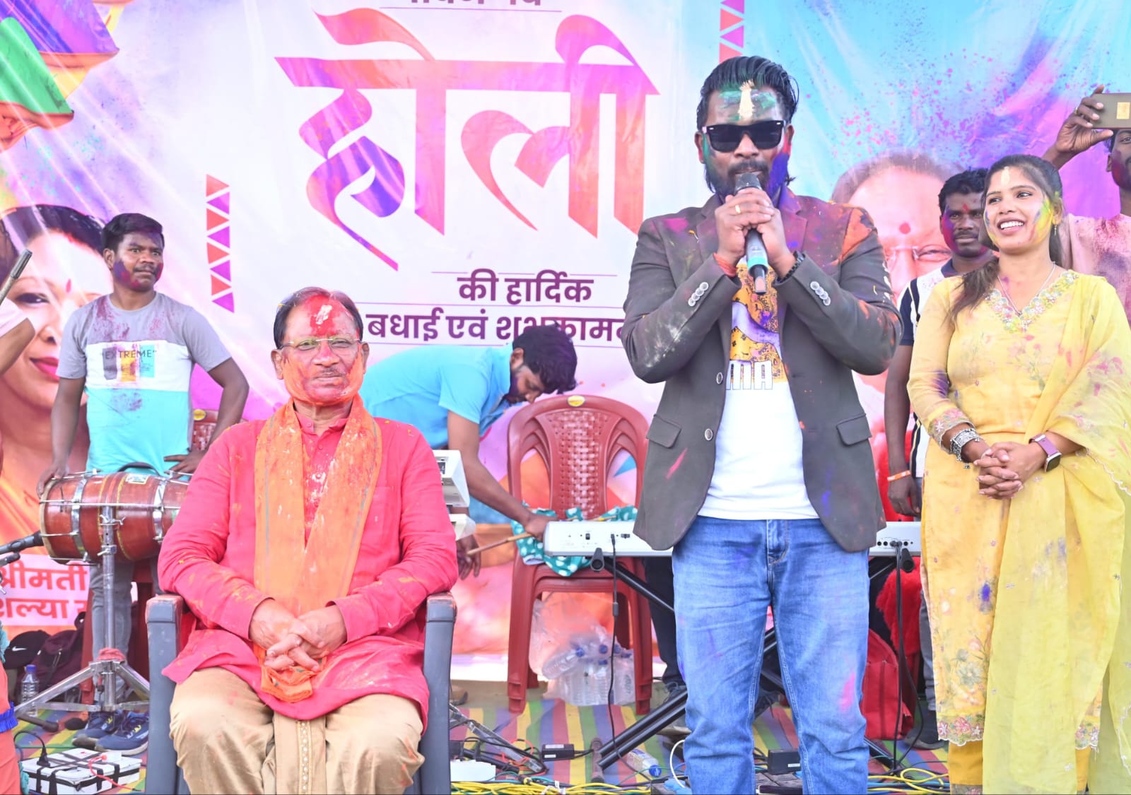 मुख्यमंत्री साय ने अपने गृह ग्राम बगिया में ग्रामीणों संग हर्षोल्लास से मनाई होली