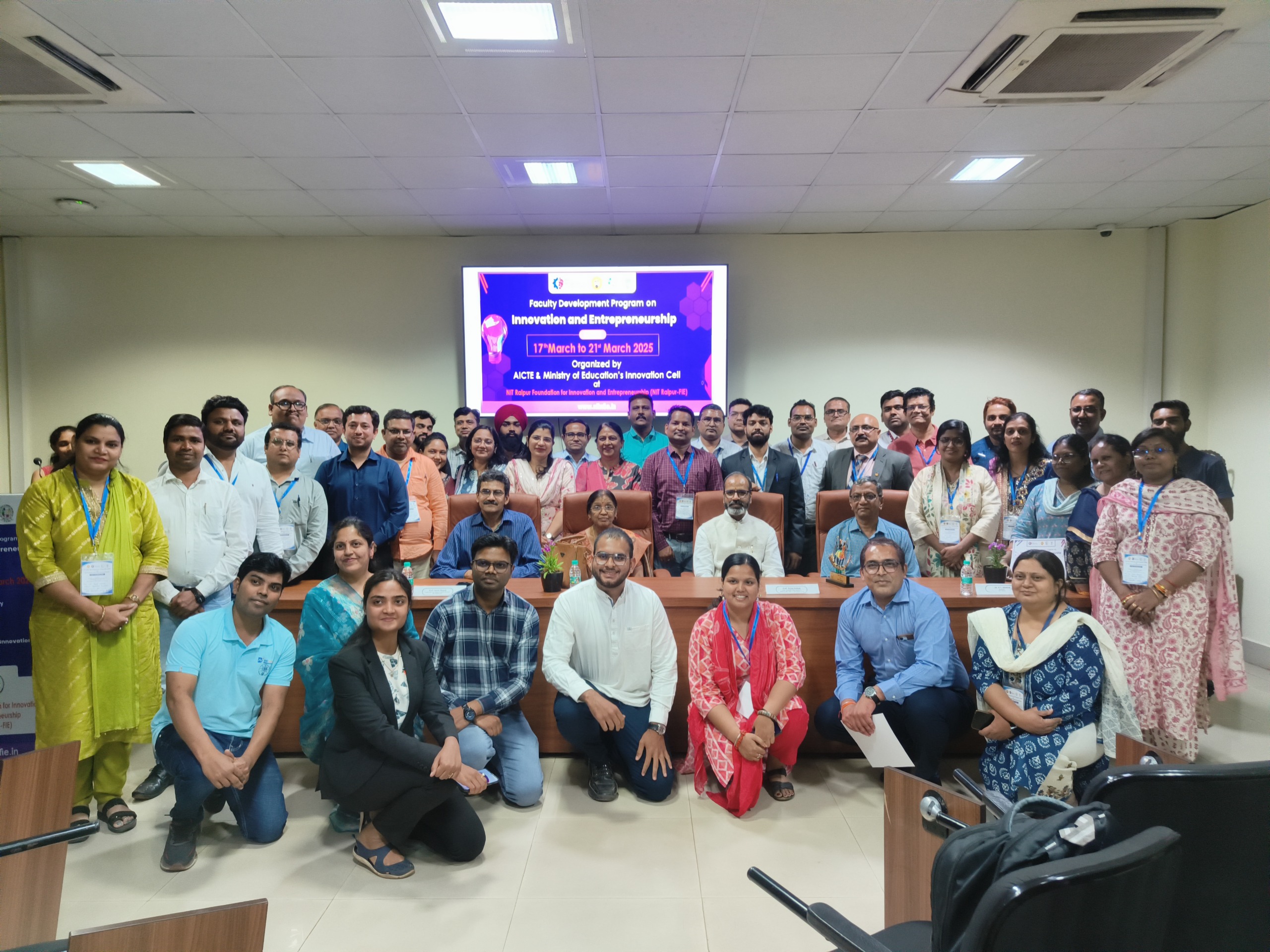 एनआईटी रायपुर एफआईई में नवाचार और उद्यमिता पर फैकल्टी डेवलपमेंट प्रोग्राम सफलतापूर्वक संपन्न