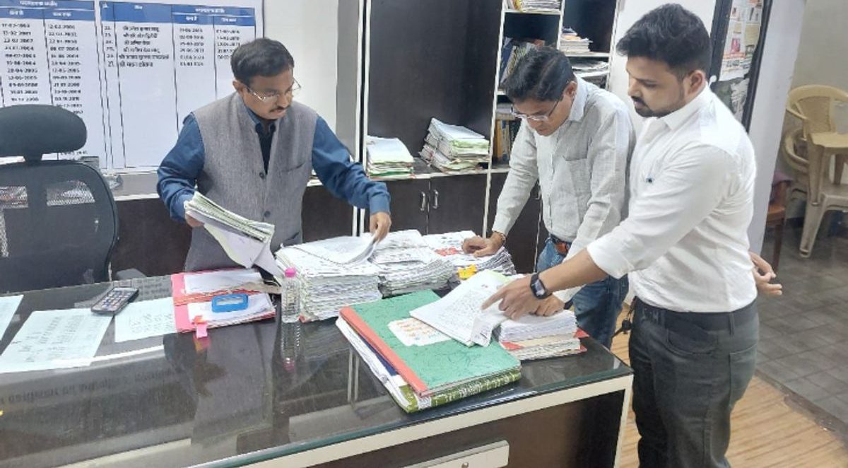 भारतमाला परियोजना में अनियमितताओं पर सख्त रुख: रायपुर संभाग आयुक्त कावरे ने ली अहम बैठक, मुआवजा मामलों की होगी दोबारा जांच