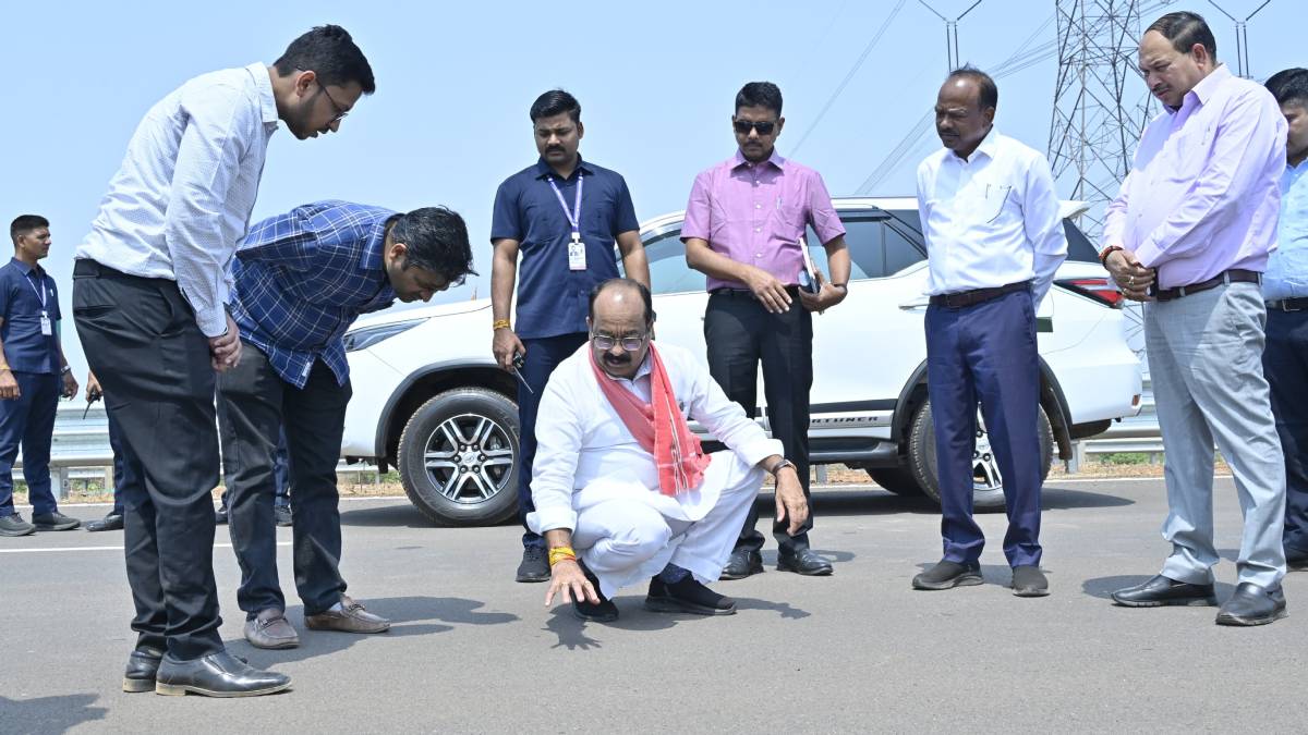 डिप्टी सीएम अरुण साव ने भारतमाला परियोजना के निर्माण का किया औचक निरीक्षण, अधिकारियों से गुणवत्ता की ली जानकारी