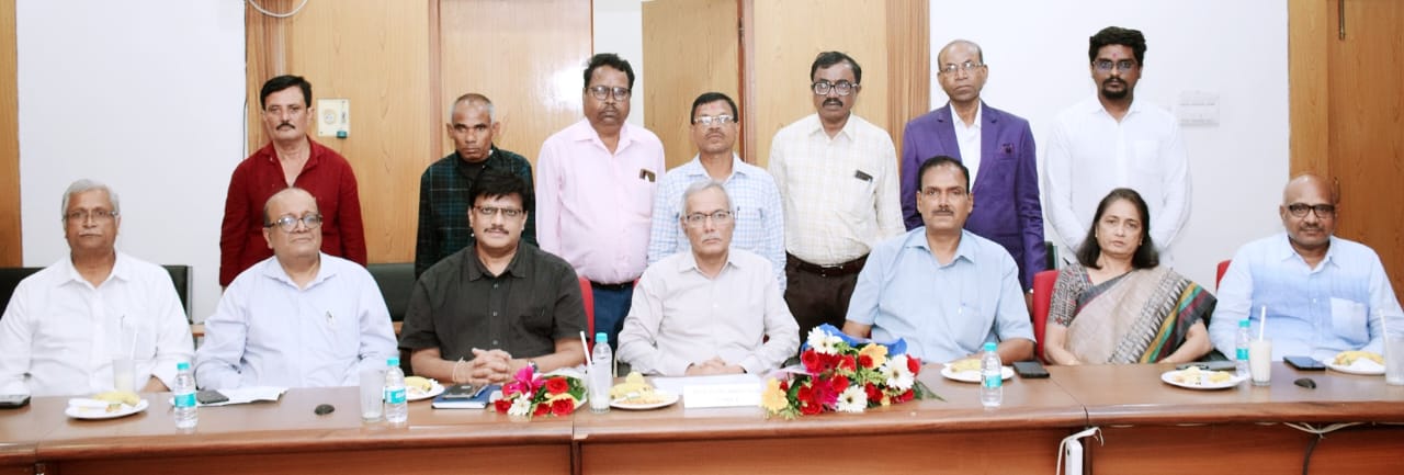 पॉवर ट्रांसमिशन कंपनी से 7 कर्मियों की विदाई... प्रबंध निदेशक शुक्ला बोले- कर्मियों का अनुभव हमारी बहुमूल्य पूंजी