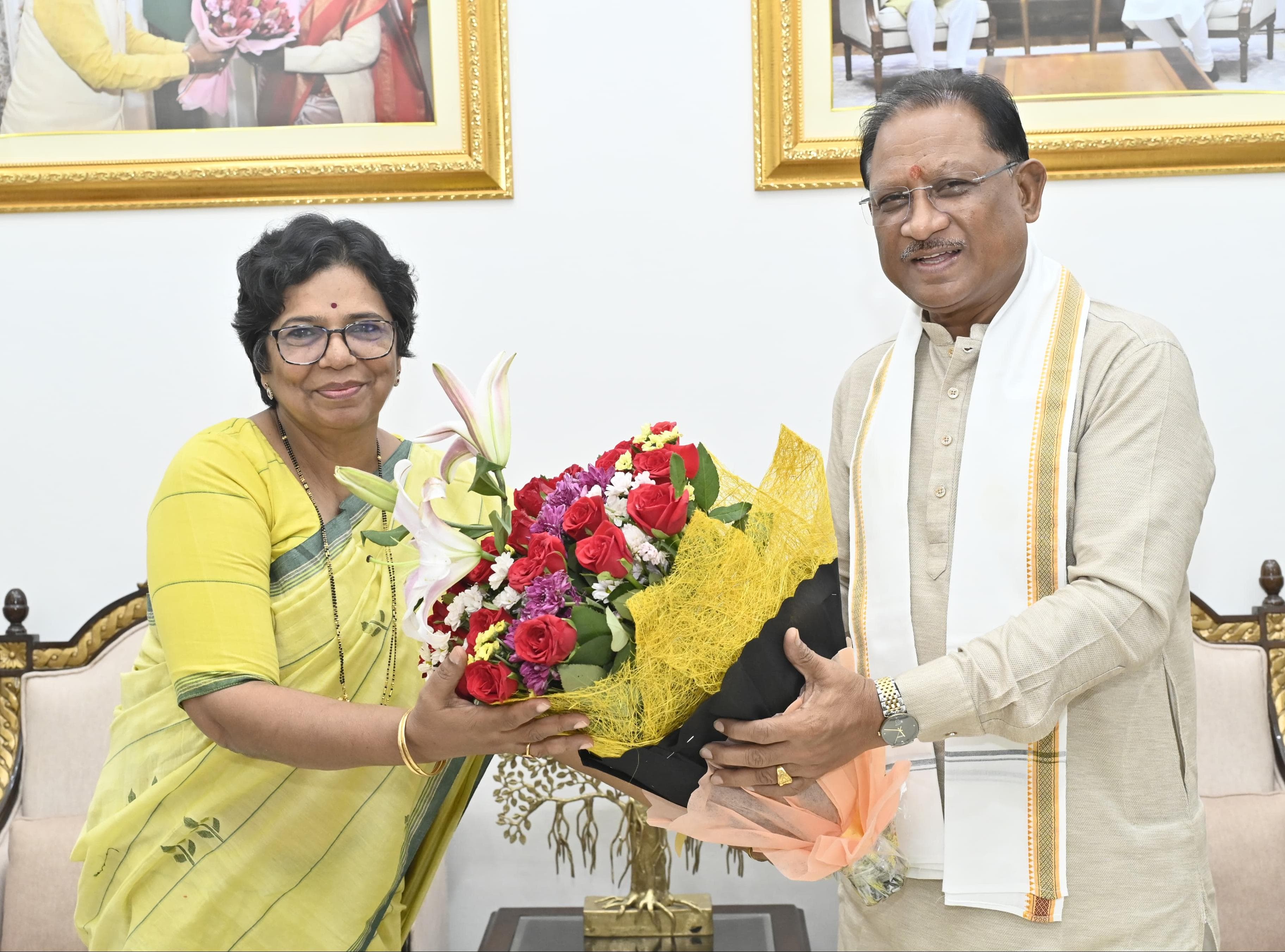 मुख्यमंत्री विष्णु देव साय से राष्ट्रीय महिला आयोग की अध्यक्ष ने की सौजन्य मुलाकात