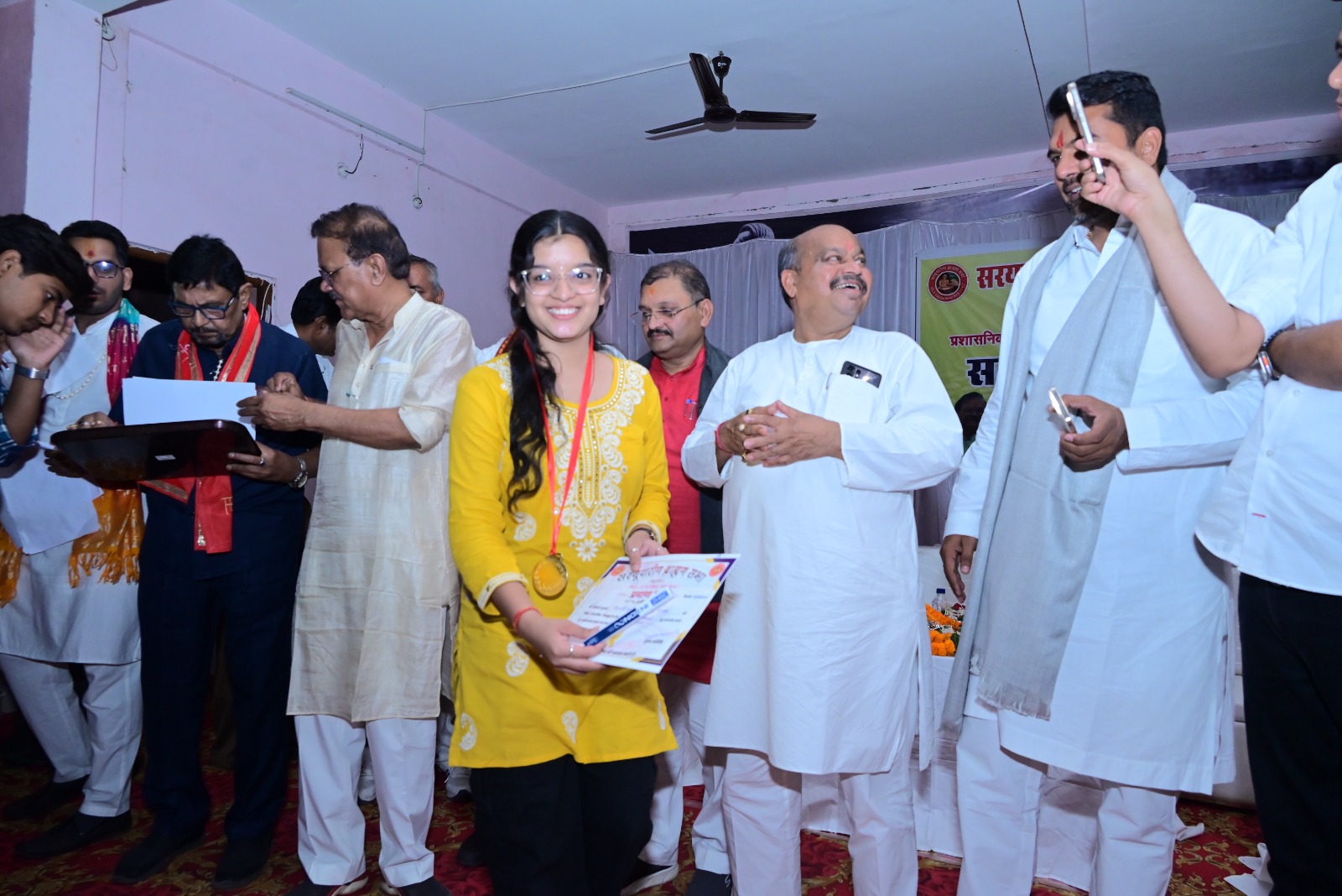 सरयूपारीण ब्राह्मण समाज ने किया संत ज्ञानेश्वर स्कूल में पढ़ने वाले समाज के बच्चों का सम्मान