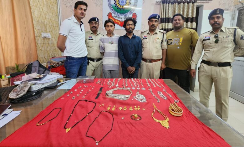 सूने मकान में लाखों की चोरी करने वाले तीन आरोपी गिरफ्तार&hellip;.