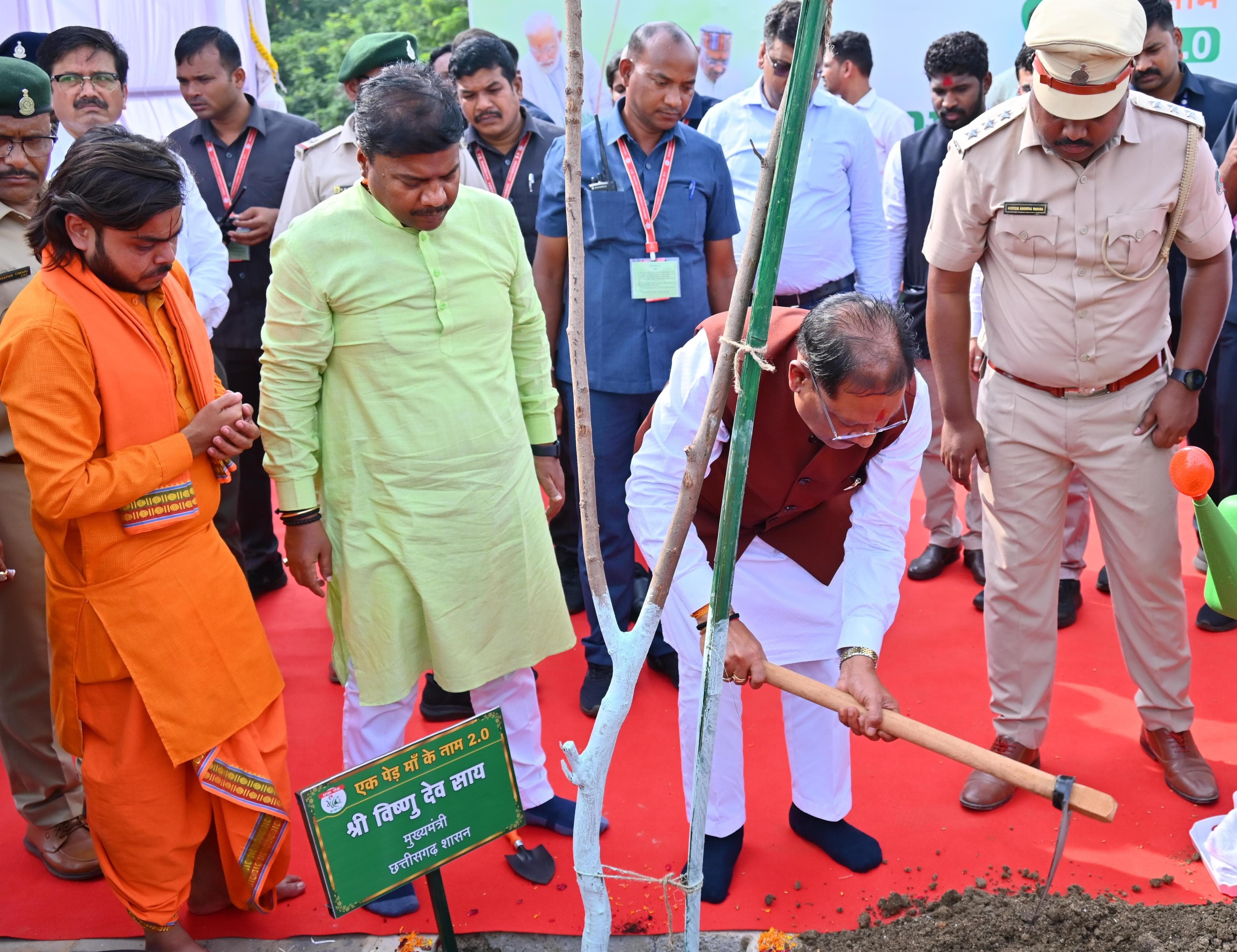 मुख्यमंत्री साय ने नवीन विधानसभा परिसर में किया पौधरोपण
