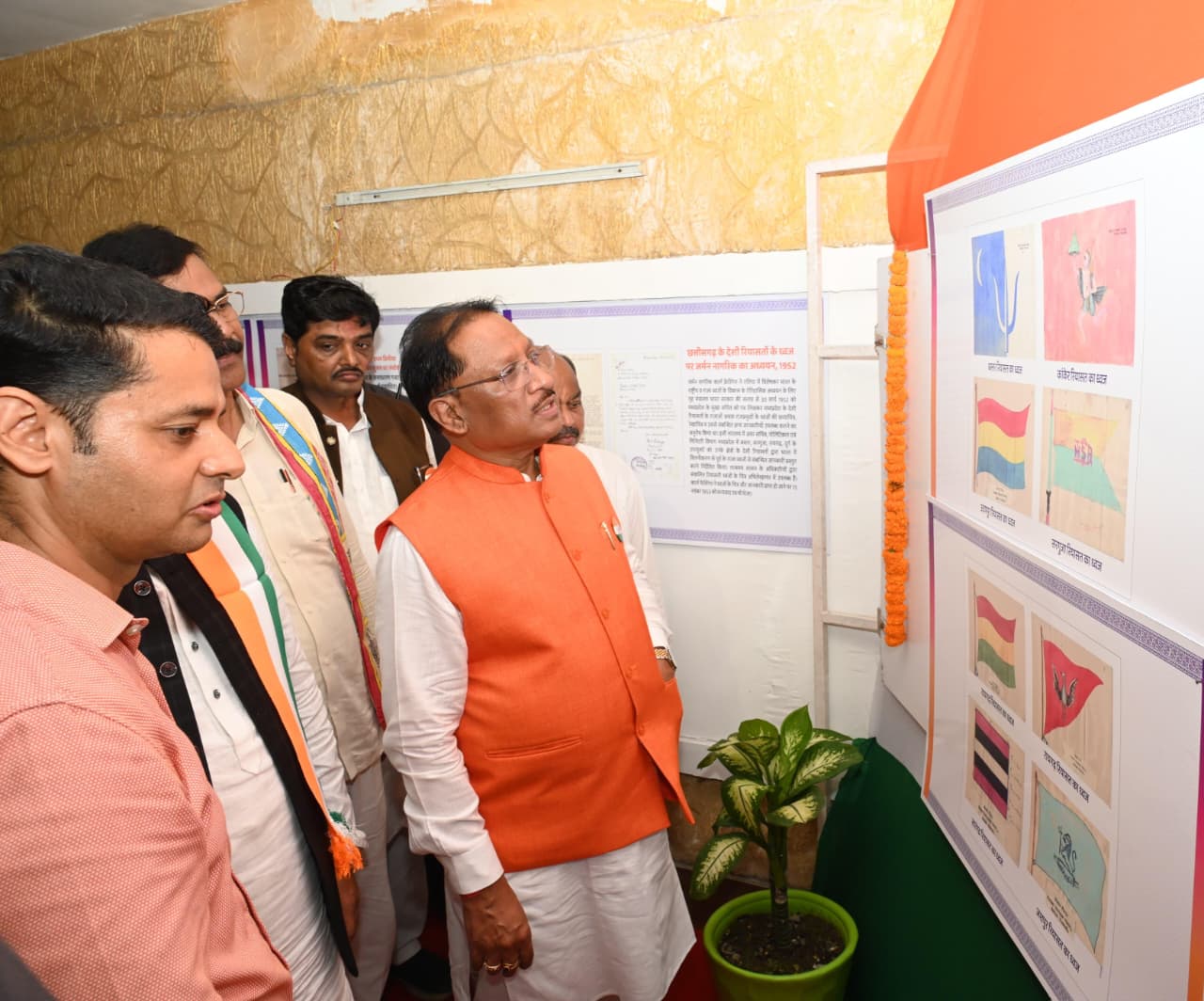 छत्तीसगढ़ रजत महोत्सव फोटो प्रदर्शनी का मुख्यमंत्री साय ने किया शुभारंभ