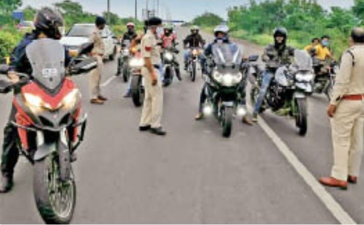 नवा रायपुर में सड़क पर स्टंट करने वालों पर पुलिस का शिकंजा