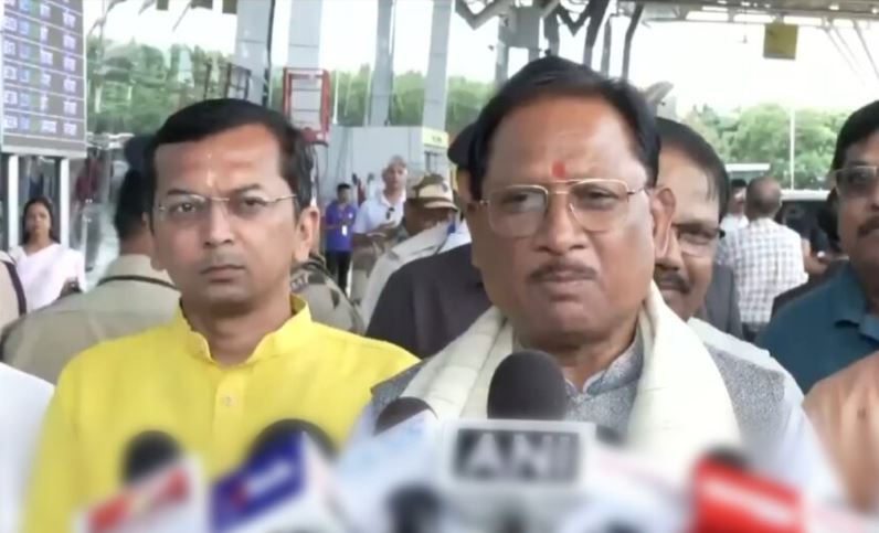 जापान और दक्षिण कोरिया के लिए रवाना हुए सीएम साय