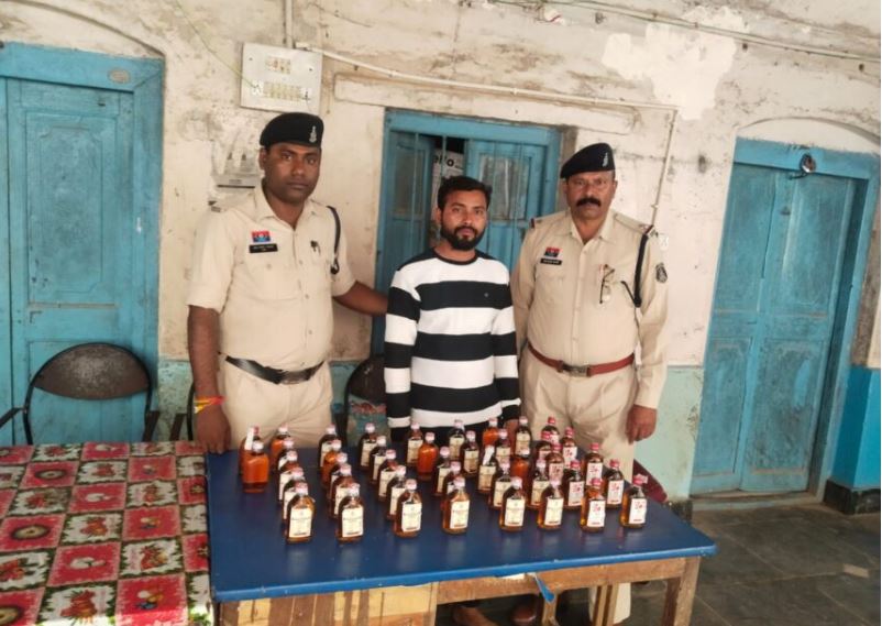 40 पौवा गोल्डन गोवा के साथ युवक गिरफ्तार, पुलिस ने कुरूद से धरदबोचा