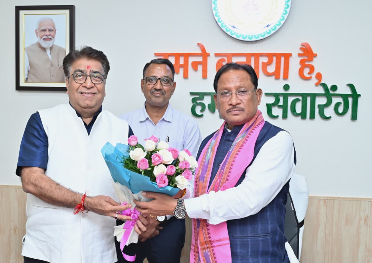 ट्रिपल आई टी नया रायपुर के निदेशक प्रोफेसर ओमप्रकाश व्यास ने की सौजन्य मुलाकात