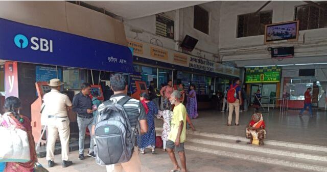 रेलवे स्टेशन पर जनरल टिकट काउंटर अब आरक्षण केंद्र के भीतर होंगे, प्रक्रिया शुरू