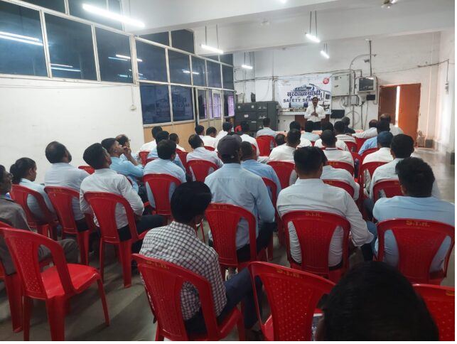 दक्षिण पूर्व मध्य रेलवे रायपुर रेल मंडल में ट्रेनों के सुरक्षित परिचालन को लेकर दिनांक 12.09.25 को भाटापारा स्टेशन में संरक्षा सेमिनार का आयोजन किया गया।
