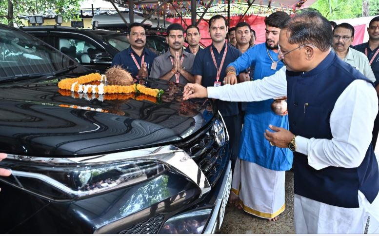 मुख्यमंत्री ने विश्वकर्मा जयंती पर की पूजा अर्चना, बोले, श्रम की सार्थकता और सृजन की भावना को समाज में प्रतिष्ठित करने का श्रेय भगवान विश्वकर्मा को