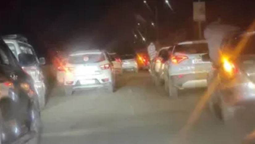 न्यायधानी में फिर ट्रैफिक नियमों की उड़ी धज्जियां, कार सवार युवकों ने मचाया हुड़दंग&hellip;