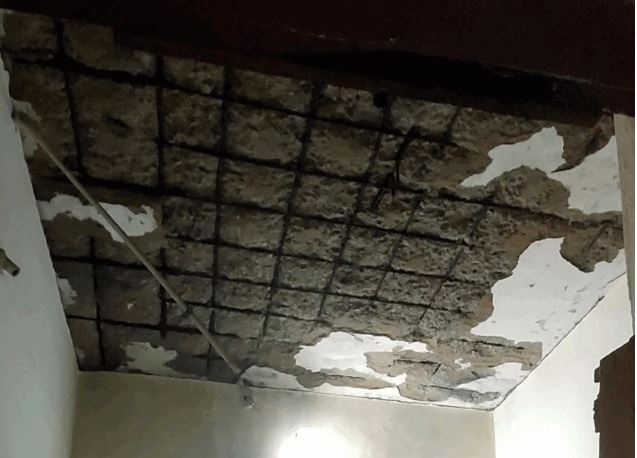 रविशंकर विवि के आजाद हास्टल के छत का प्लास्टर गिरा, बड़ी अनहोनी घटना टली