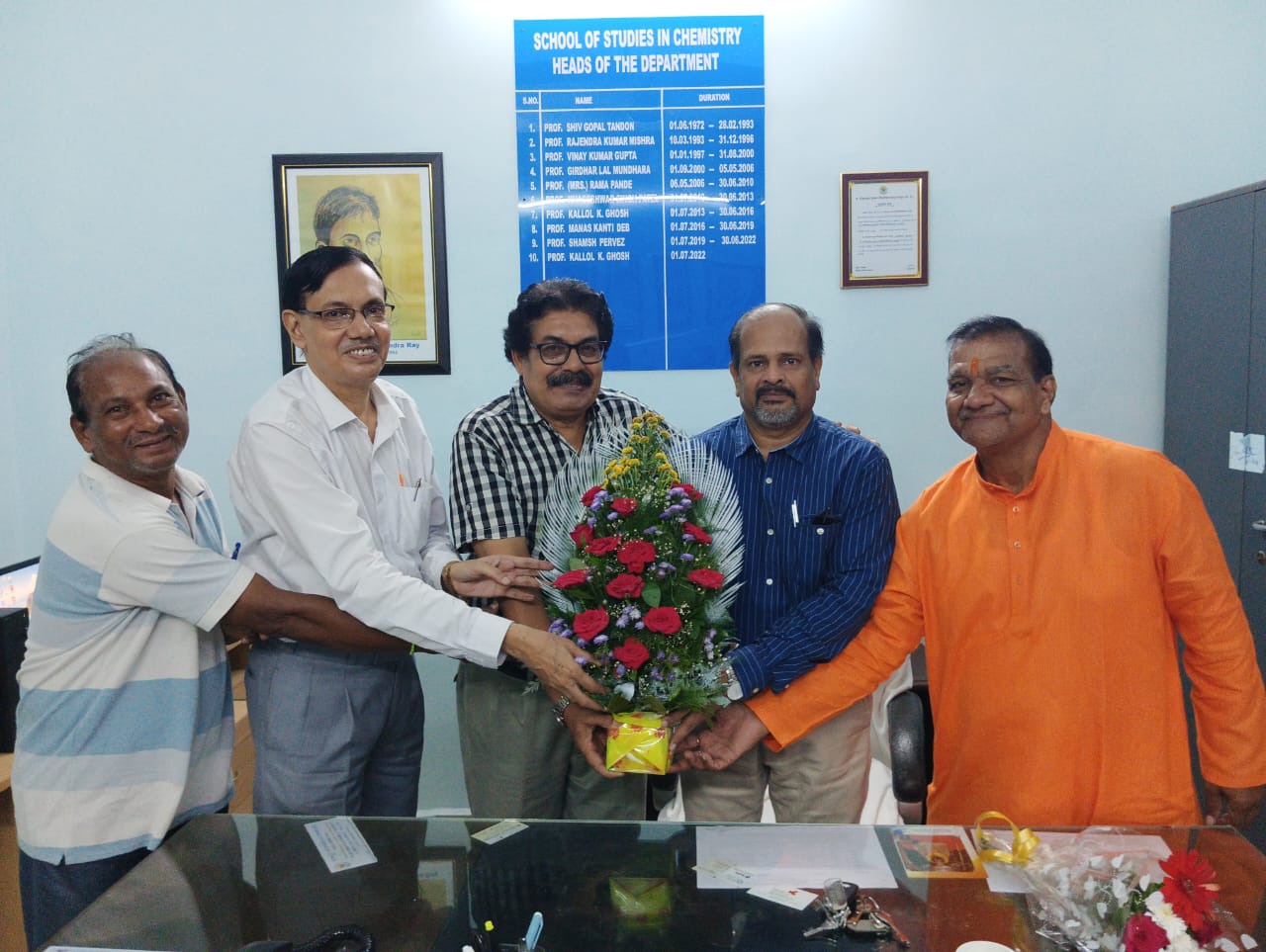 रविवि के नव नियुक्त नौ विभागाध्यक्षों को सेवानिवृत कर्मचारियों ने दी शुभकामनाएं