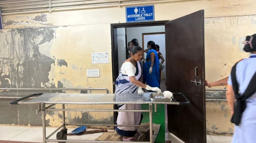 मेकाहारा के शौचालय में महिला ने बच्ची को दिया जन्म, प्रसूति विभाग के स्टाफ की तत्परता से जच्चा-बच्चा स्वस्थ्य