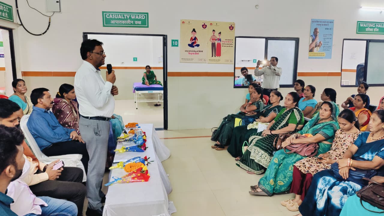 आरंग में मेगा हेल्थ कैम्प: 185 मरीजों की जांच, महिलाओं के स्वास्थ्य पर विशेष जोर