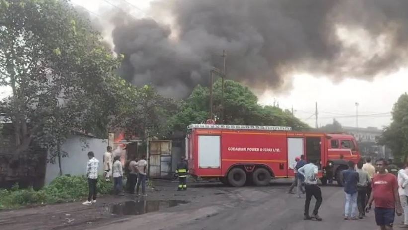 ऑयल फैक्ट्री में लगी भीषण आग, इलाके में मची अफरा-तफरी