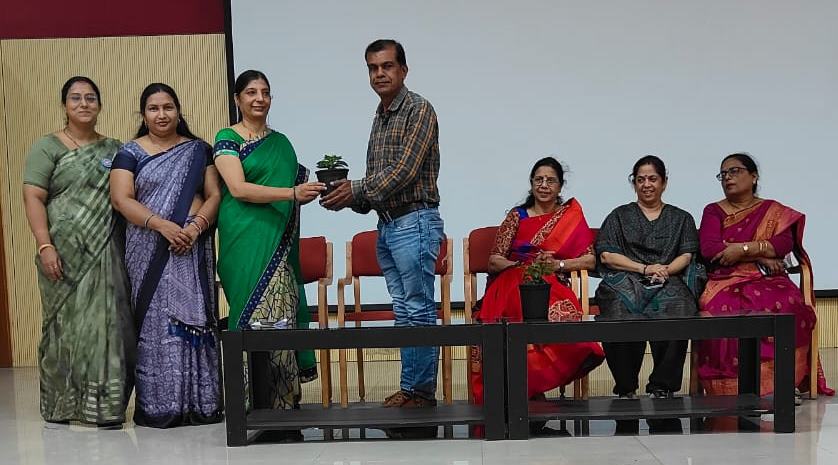  डॉ राधाबाई कालेज में मनाया गया राष्ट्रीय सेवा दिवस