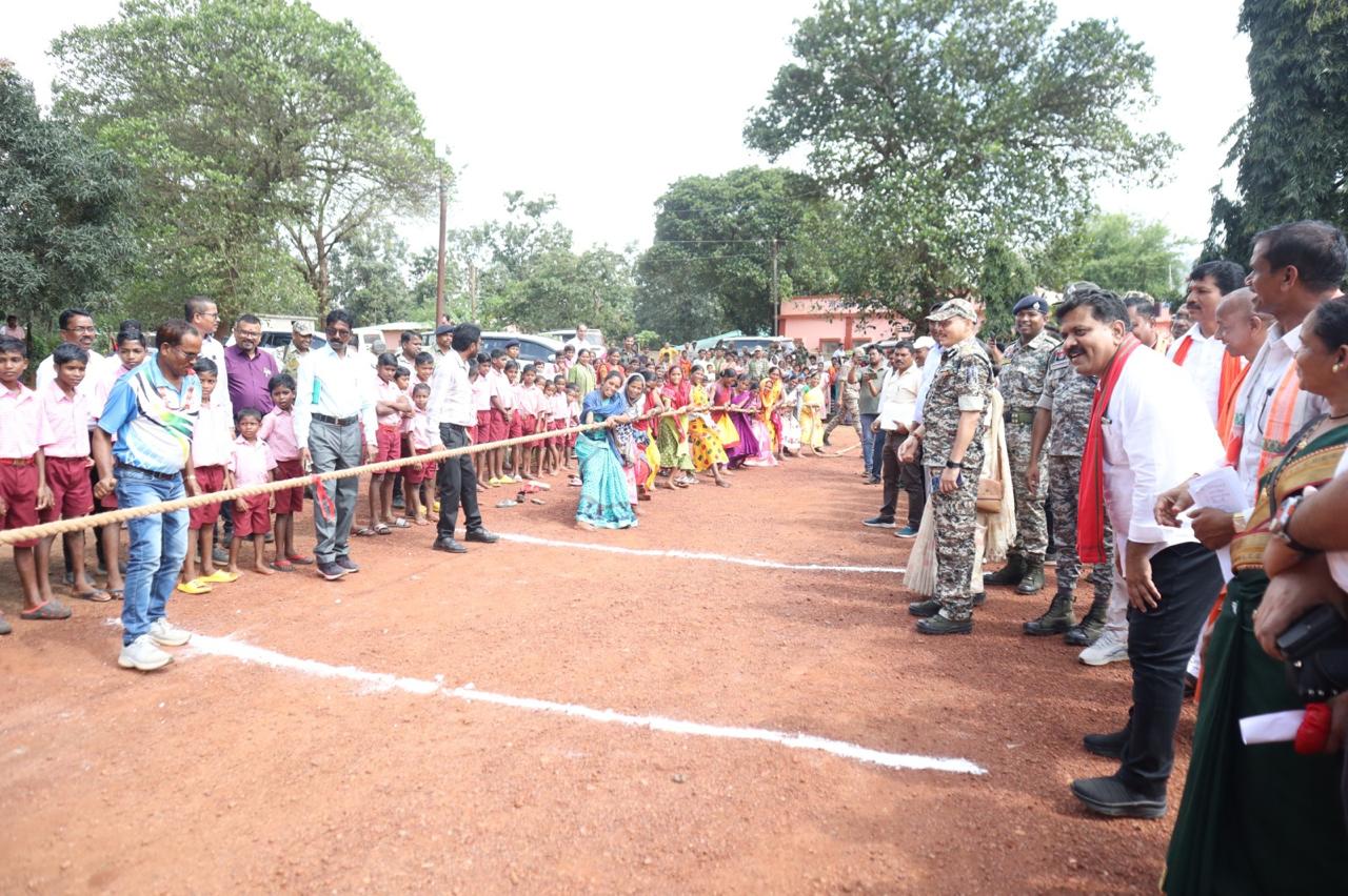 बस्तर ओलंपिक 2025: रस्साकसी प्रतियोगिता में ईरकभट्टी के महिलाओं ने मारी बाजी