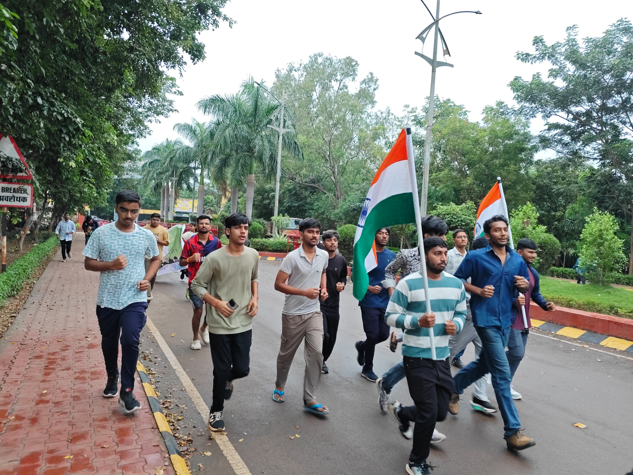 एनआईटी रायपुर में राष्ट्रीय एकता दिवस के अवसर पर &lsquo;रन फॉर यूनिटी&rsquo; एवं &lsquo;एकता शपथ&rsquo; समारोह का आयोजन