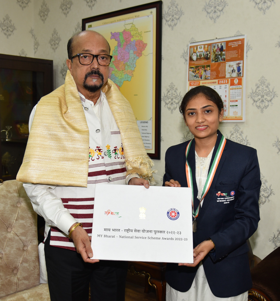 राष्ट्रपति पुरस्कार से सम्मानित एनएसएस की छात्रा लेखनी साहू ने राज्यपाल से की सौजन्य भेंट